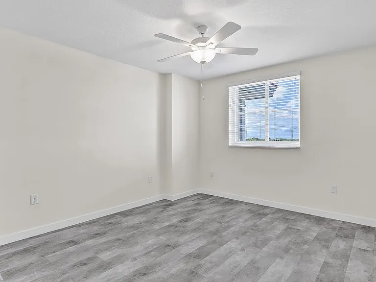 1265 W 31st St #108 — Photo 4