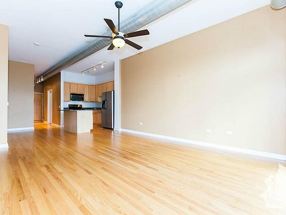 3rd image of 4011 N Francisco Ave Unit 303
