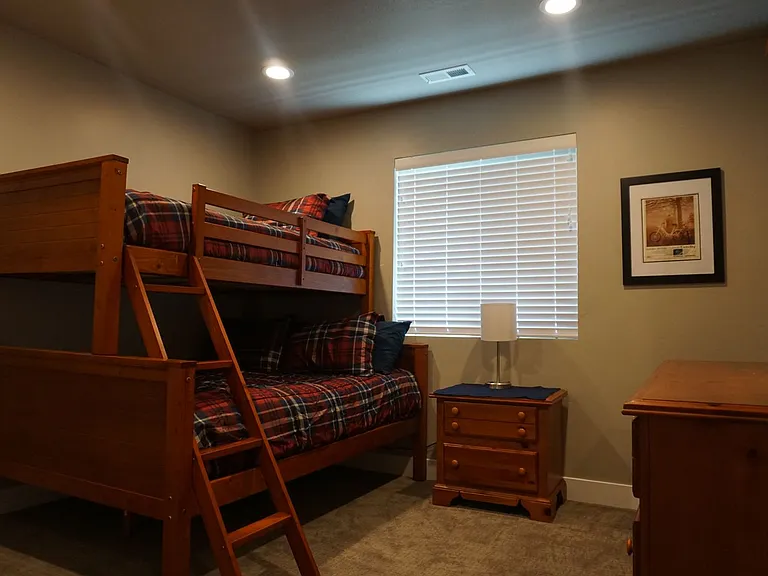 719 E Ryder Park Ln — Photo 23