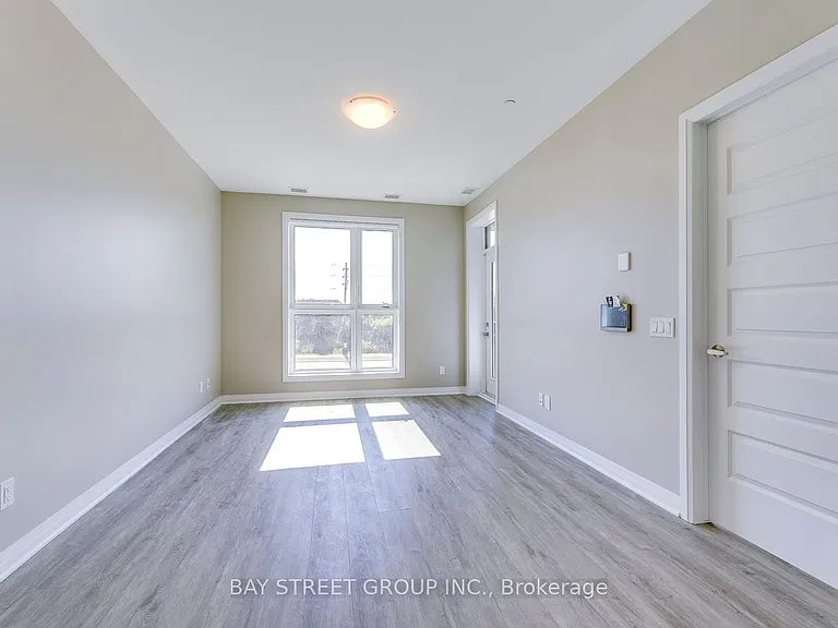95 Dundas St W #107 — Photo 18