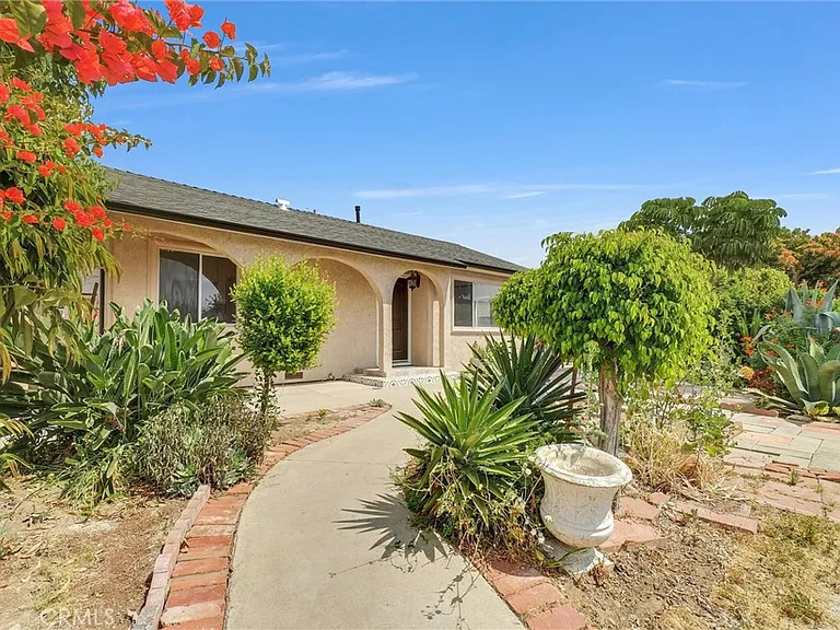 2305 Sesmas St — Photo 4