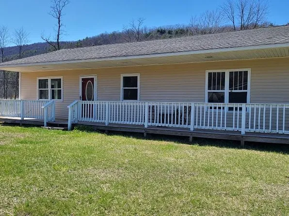 50 Independence Dr, Brandywine, WV 26802