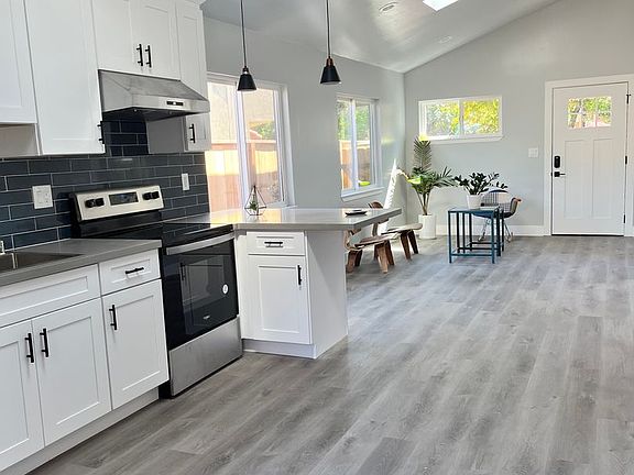 3rd image of 930 Alexis Ct Unit B