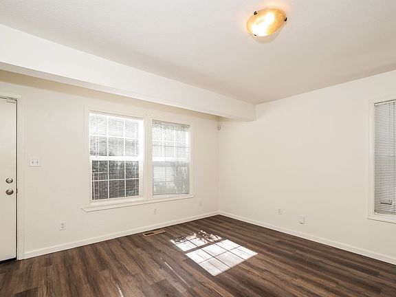 4th image of 5851 Vallejo St #B