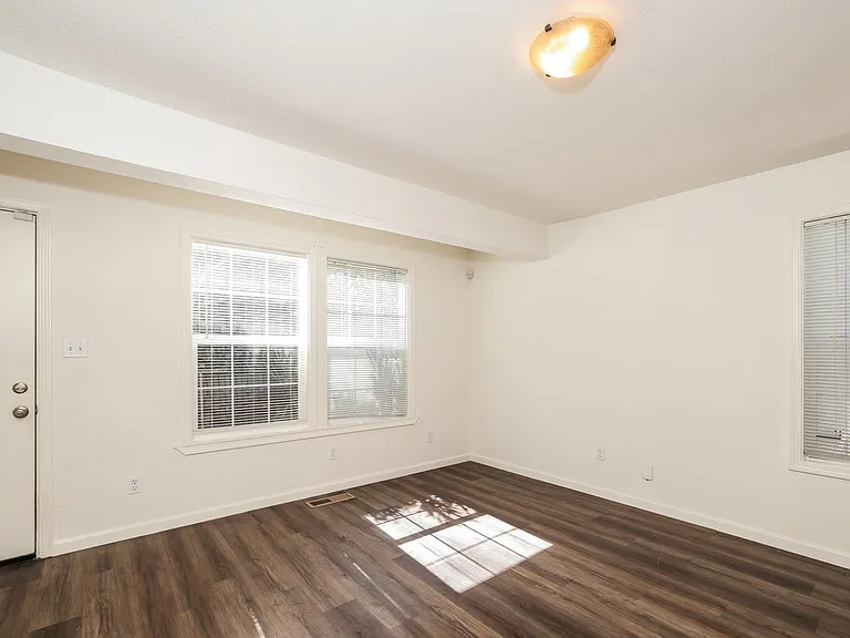 5851 Vallejo St #B — Photo 4