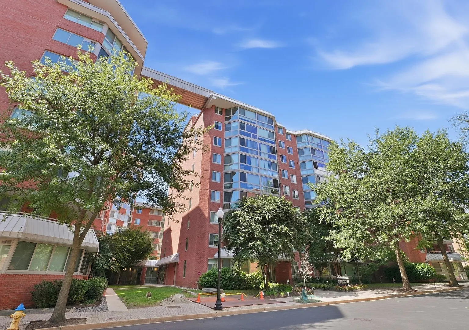 Experience the best of Ballston in this beautifully appointed two bedroom, two bathroom residence... — Photo 2