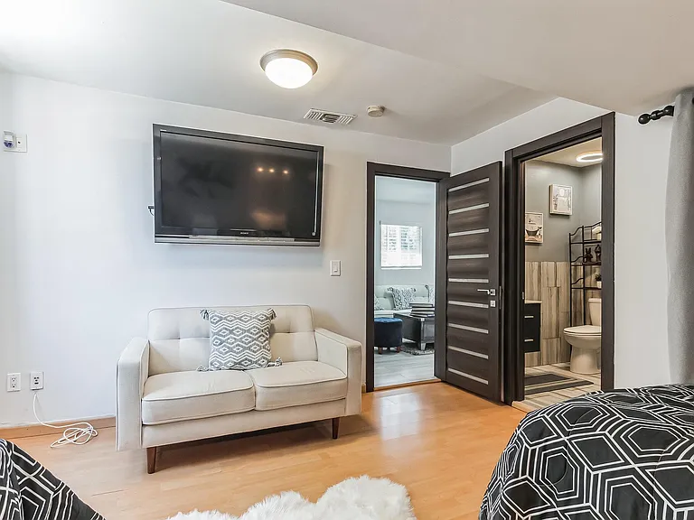 10304 Marcus Ave — Photo 17