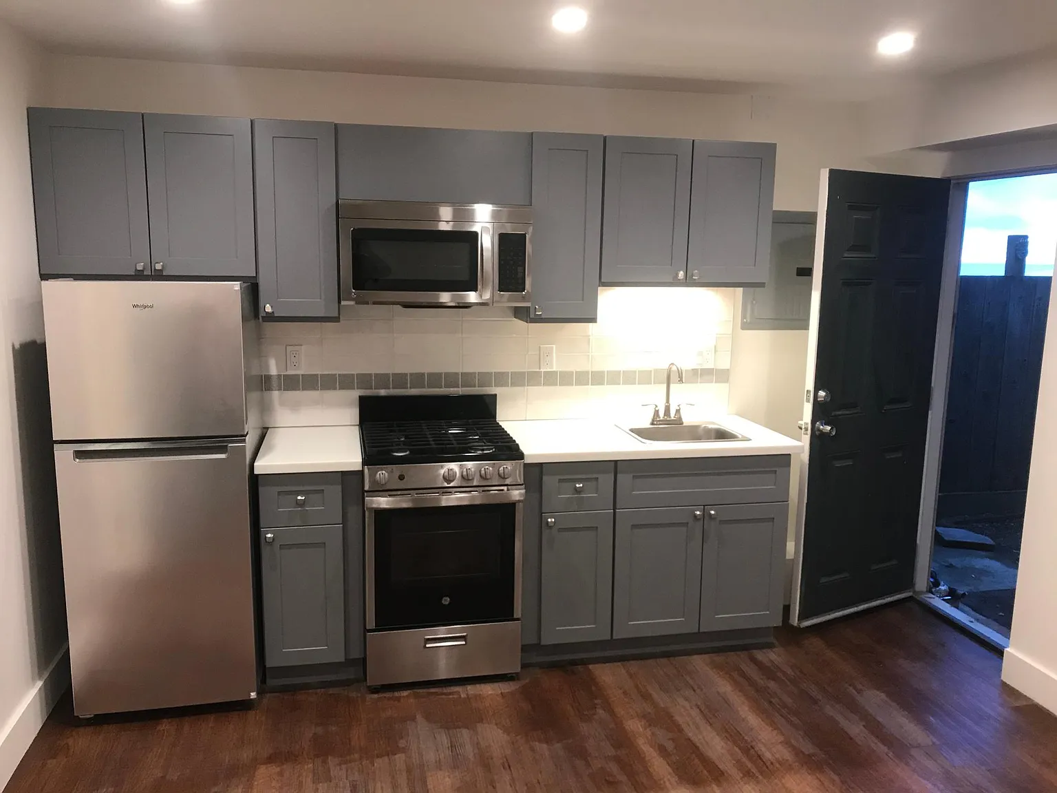 1072 Skyline Dr — Photo 1