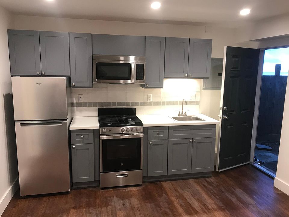 1st image of 1072 Skyline Dr