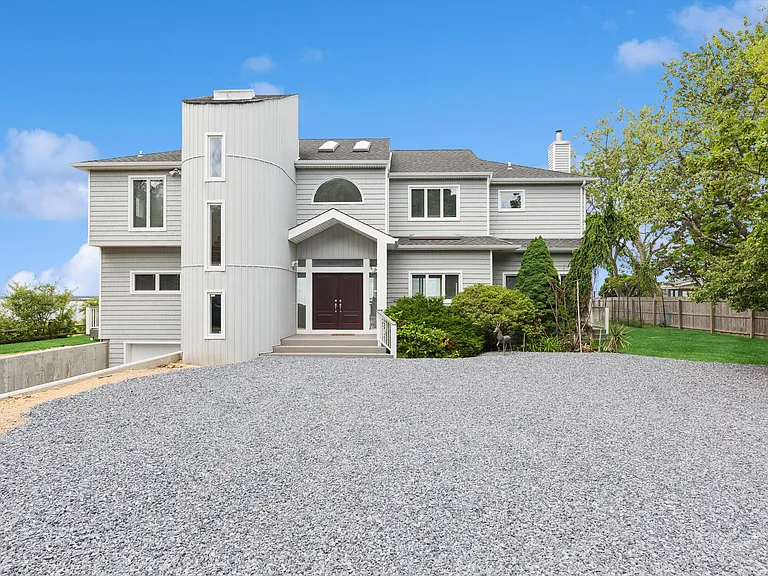 135 Edgemere Dr — Photo 5