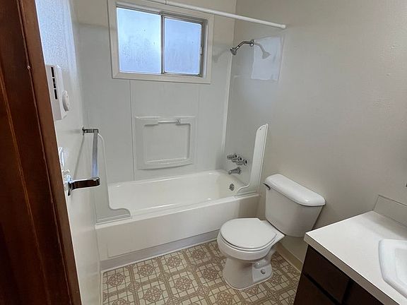 4th image of 2127 E 6th St #2131B