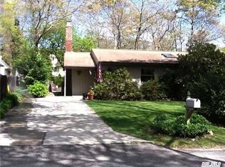 5 Maple St, Hampton Bays, NY 11946