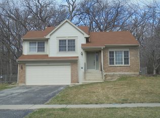 702 S Carriage Hill Rd, Island Lake, IL 60042