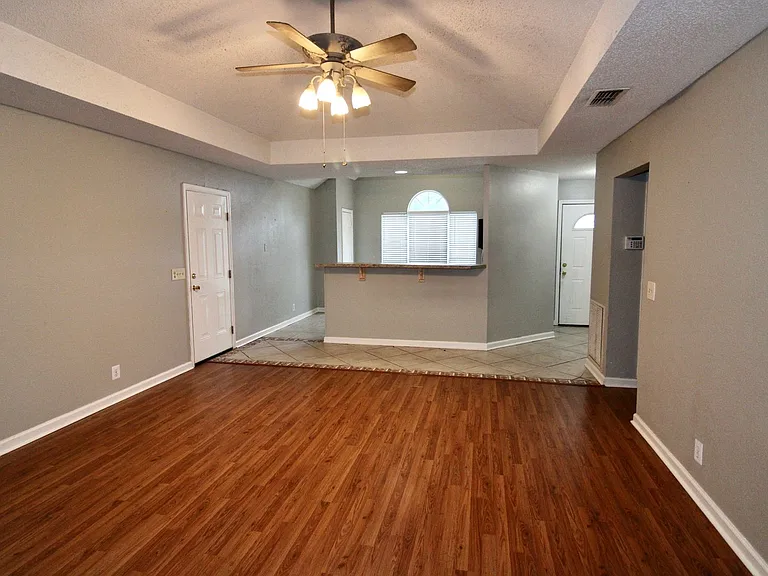 208 Woodbridge Rd — Photo 2