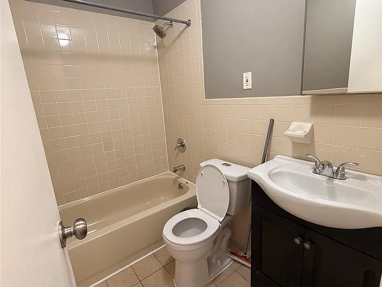 613 Southern Blvd #3 — Photo 4