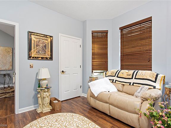 5th image of 428 Kestral Way
