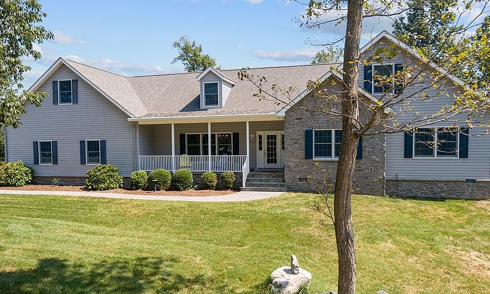 1st image of 286 Fountain Ln