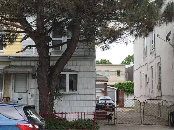 6842 78th St, Middle Village, NY 11379