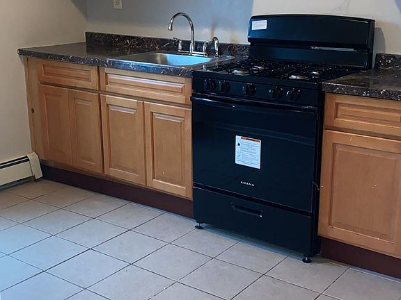 3rd image of 23 Gladstone Ave #3