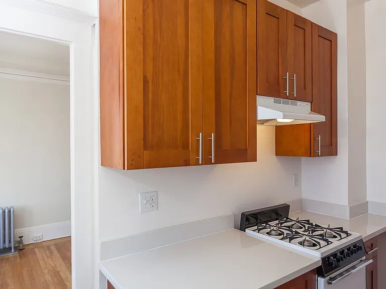 610 Hyde — Photo 2