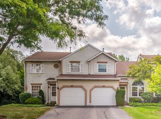 325 Ascot Ln, Streamwood, IL