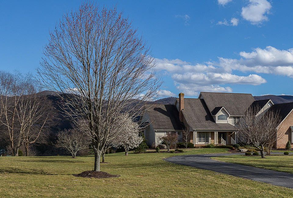 1st image of 335 Wheatlan Dr