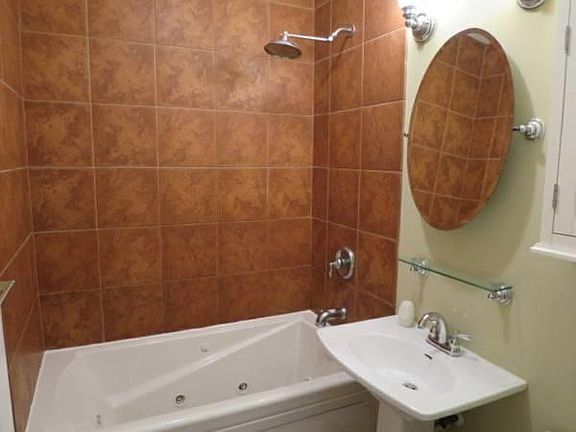 5th image of 7064 N Wolcott Ave #3