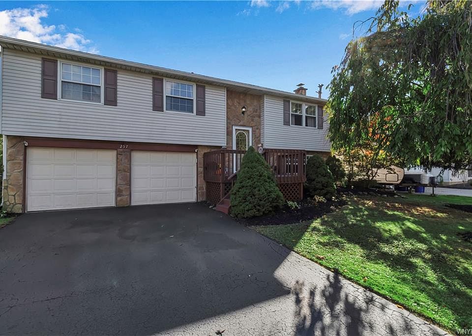 1st image of 257 Oakbrook Dr