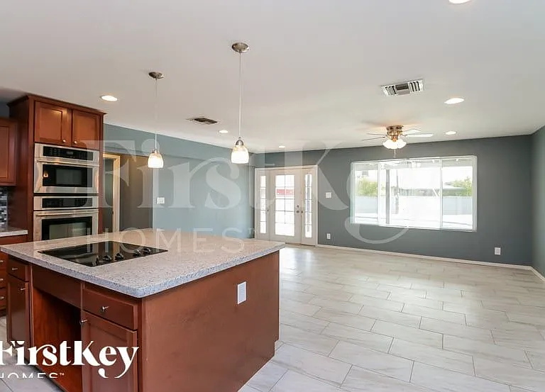 5610 S 20th Ln — Photo 5