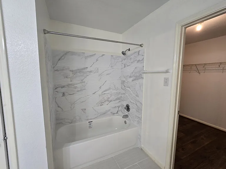 6718 Hawthorne Falls Ln — Photo 7