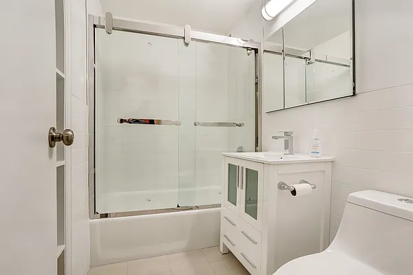 Rented by REAL New York | media 24