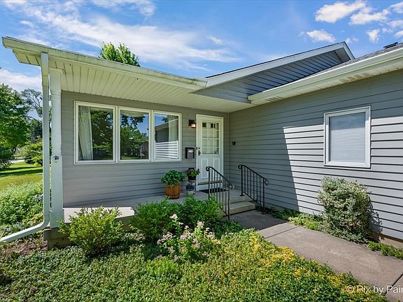 3rd image of 708 Harmony Ct