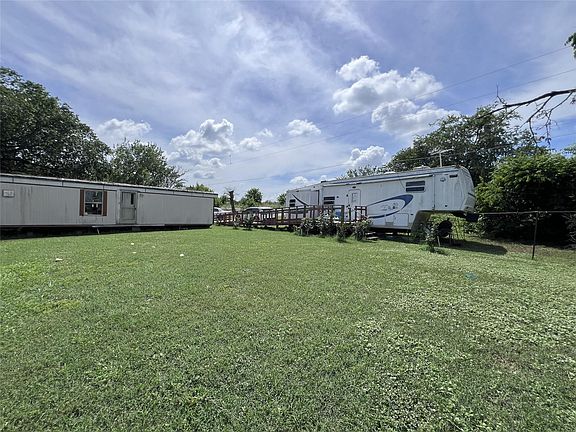 3rd image of 10001 Peterson Rd