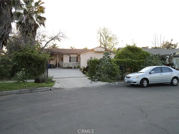 7633 Chisholm Ave, Van Nuys, CA 91406