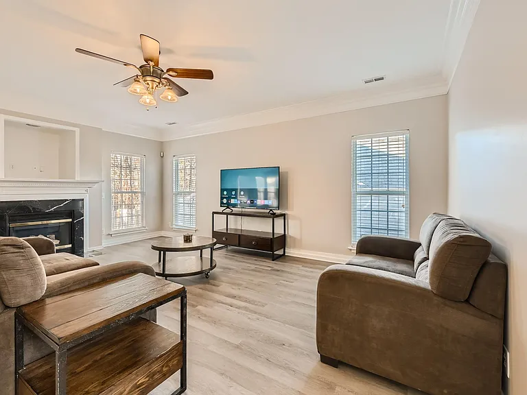 9918 Southampton Commons Dr — Photo 9