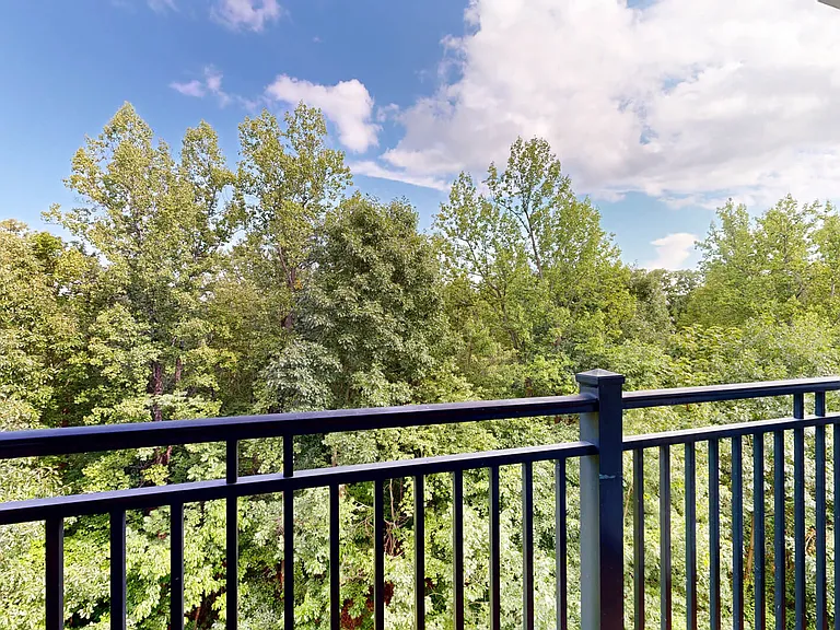 Signal Hill Apartment Homes — Photo 41