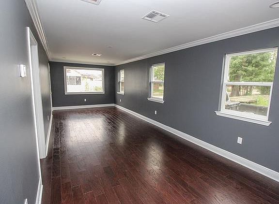 4th image of 5328 Burgundy St