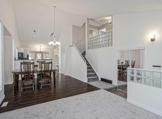 8 S Millbank Rd SW, Calgary, AB T2Y2B7