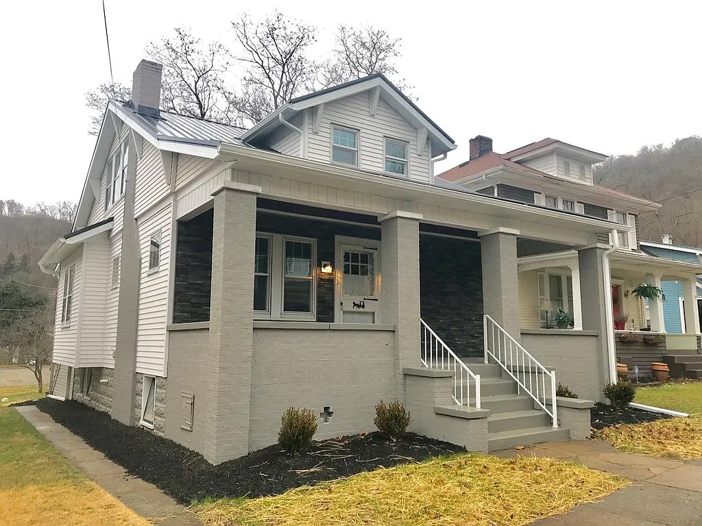160 S Park St photo 1