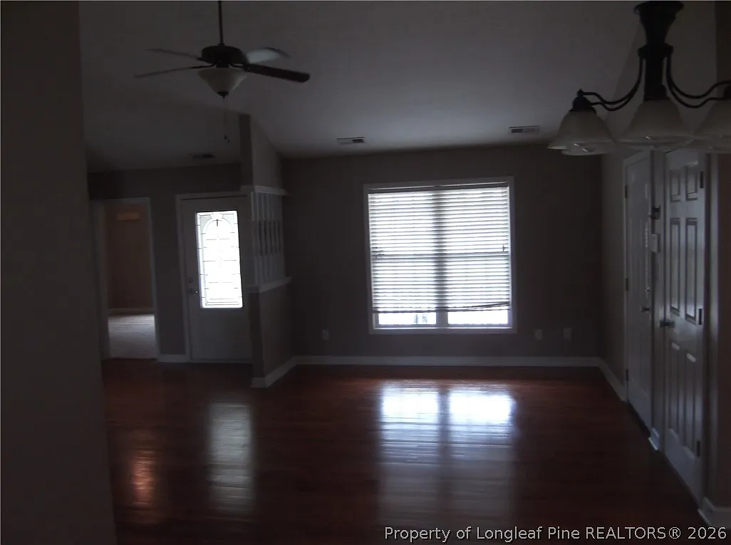 4 bed, 2.0 bath, 1600 sqft, $1,600 — Photo 3