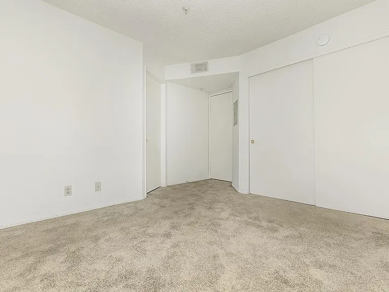 Glenoaks Terrace Apartments — Photo 40