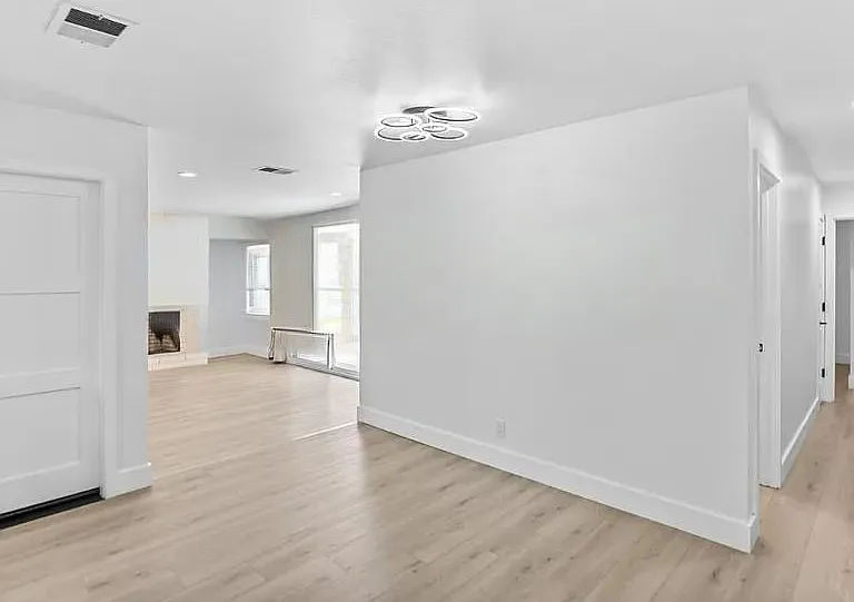 488 Tuscarora Dr — Photo 3