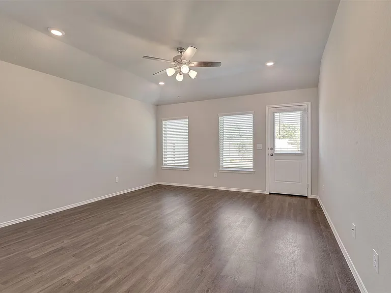261 Gallant Front Ln — Photo 22