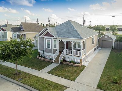 817 W Live Oaks Cir, Galveston, TX, 77550