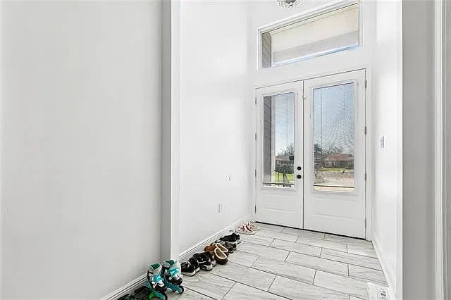4 bed, 2.0 bath, 1960 sqft, $2,000 — Photo 3