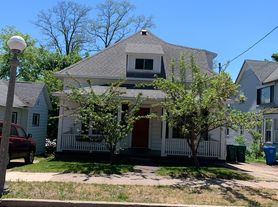 419 W Bluff St, Marquette, MI