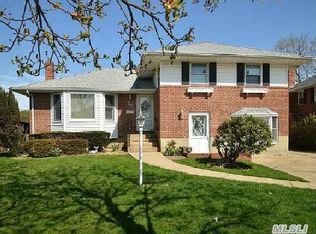 58 Shelly Dr, Bethpage, NY 11714
