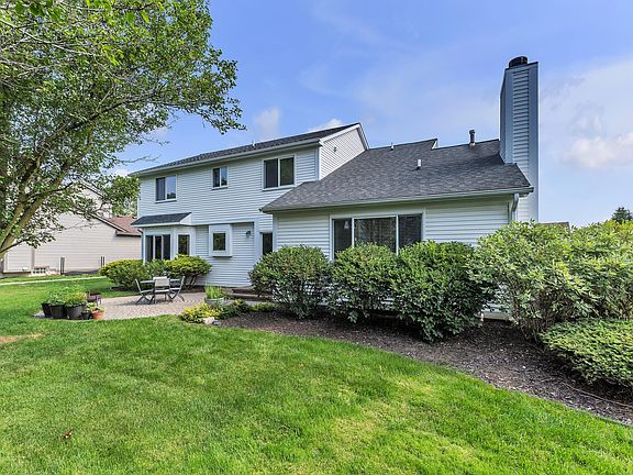 3rd image of 2690 Chateau Ct