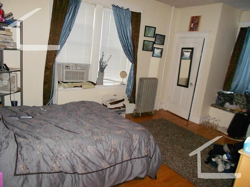 2nd image of 81 Egmont St APT 4