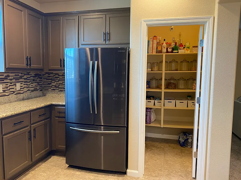 639 Livingston Ave — Photo 2
